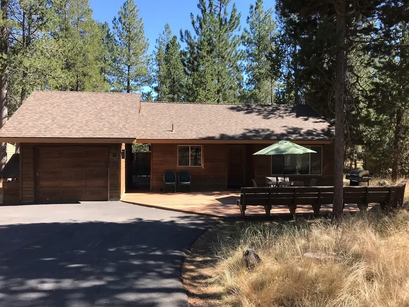 Sunriver Home; Hot Tub, SHARC, Fireplace and More! - Image 1