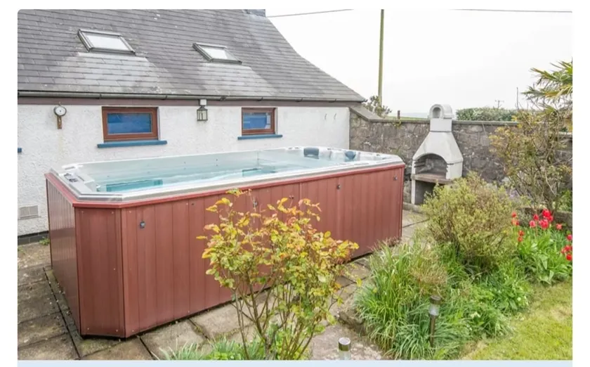 Tenby Cottage, sleeps 6, Swim Spa/Hot Tub avail - Image 1