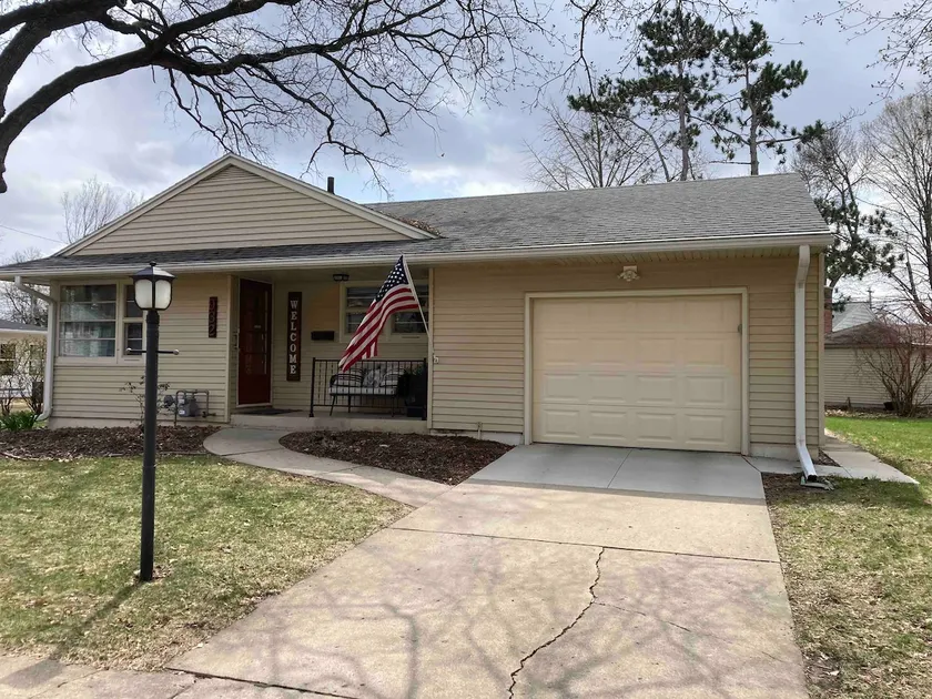 Convenient, comfortable rambler near Mayo Clinic - Image 1