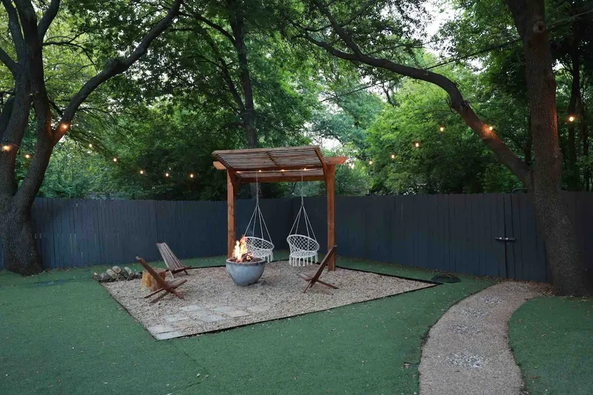 Funky 3BR Cottage with Private Mini Golf and Fire Pit - Image 1