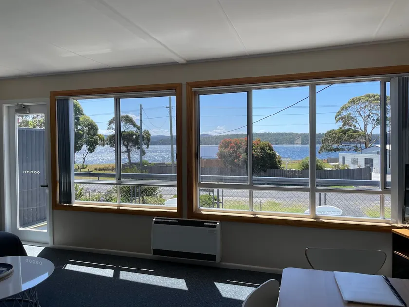 Beachside Water Views - Boat Parking - Image 1