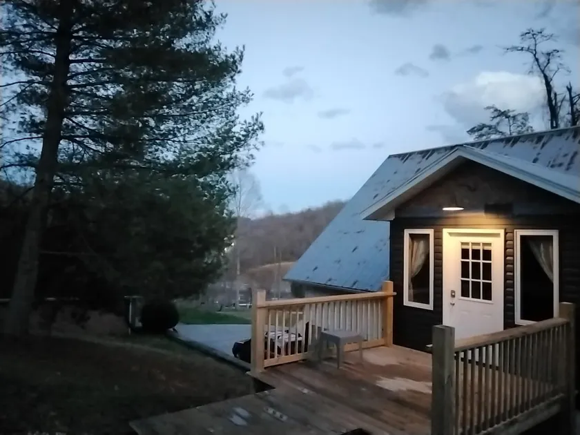 Entire Guesthouse 2 minutes from I-64 - Image 1