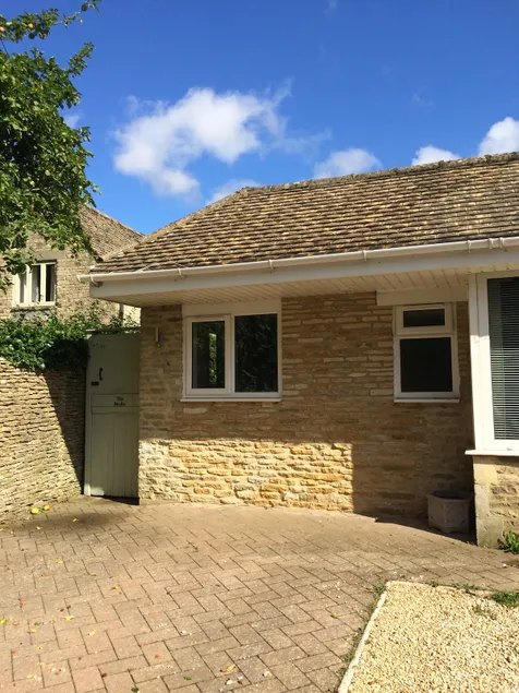 Vor kurzem umgewandelt in sich geschlossene Wohnung mit Garten in Cotswold Dorf - Image 1
