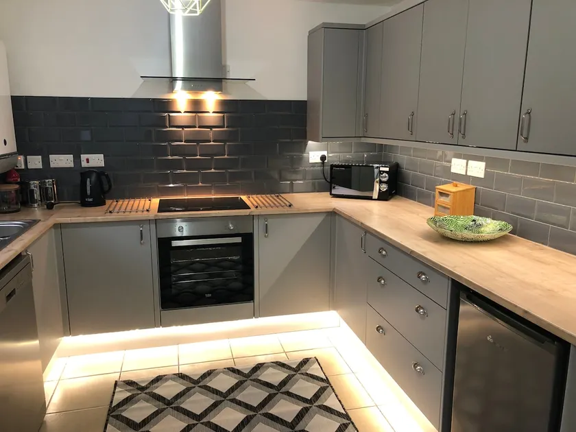 Three Bedroom End Terrace Cwmbrân - Image 1
