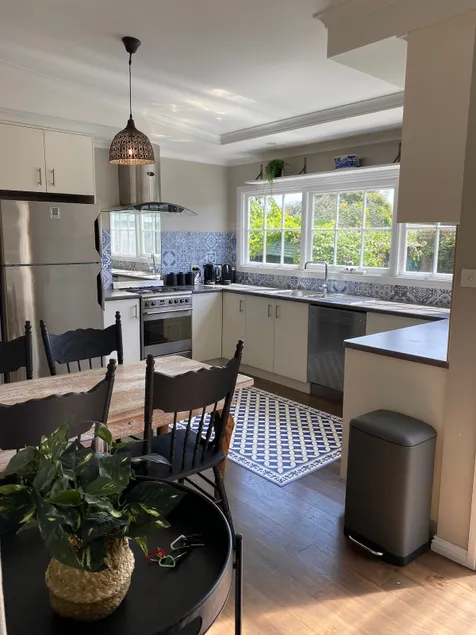 Gorgeous, Cosy Cottage... Inner city location ! - Image 1