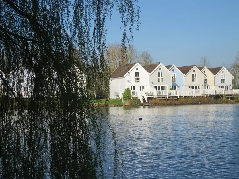 On the lake - Image 1