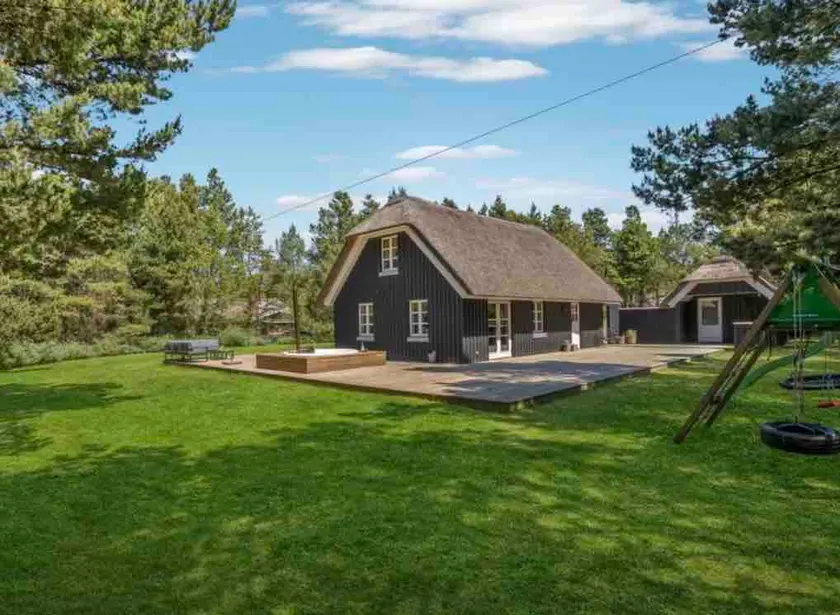 Great location and wilderness bath - Image 1