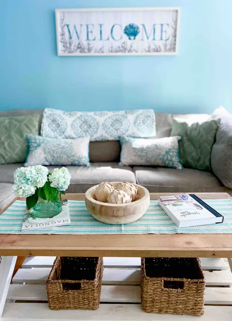 Serene 3-Bedroom Lakeside Home - Image 1