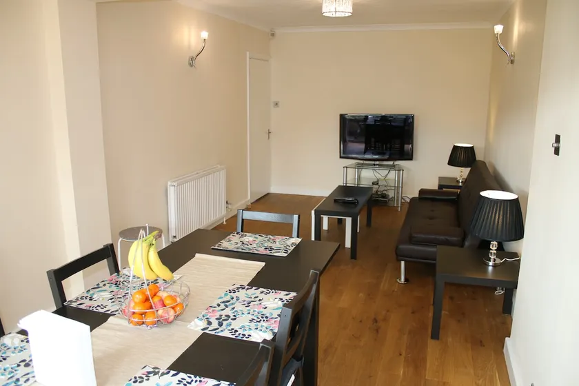 House near Epsom, ideal for business travelers - Image 1