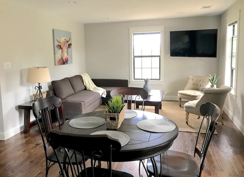 Cozy 2/2 Modern Farmhouse In Downtown Rockwall! - Image 1