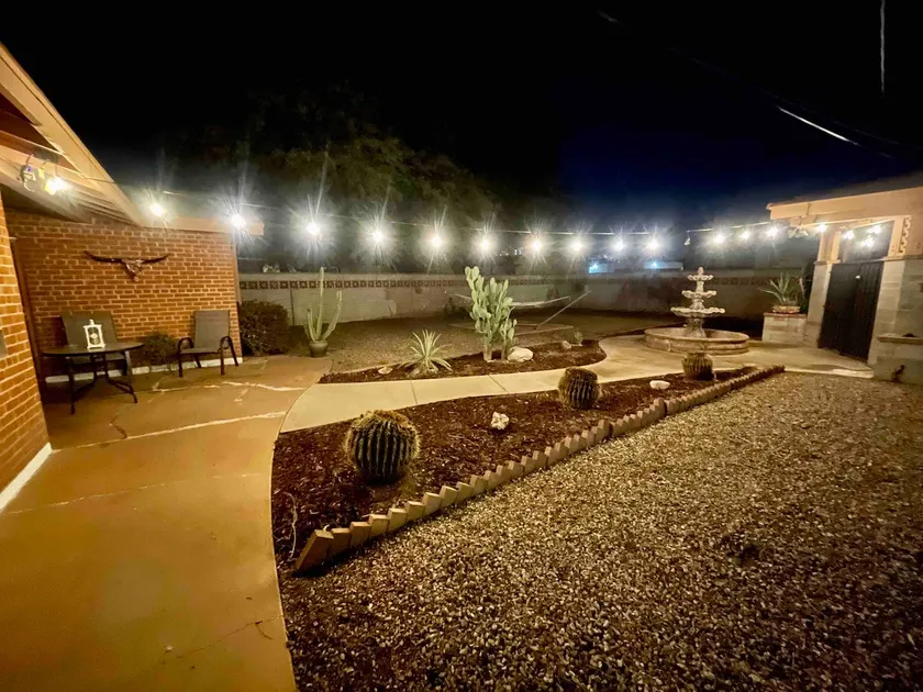 Cozy 2 BD Home- 2 Min from U of A & Banner - Image 1