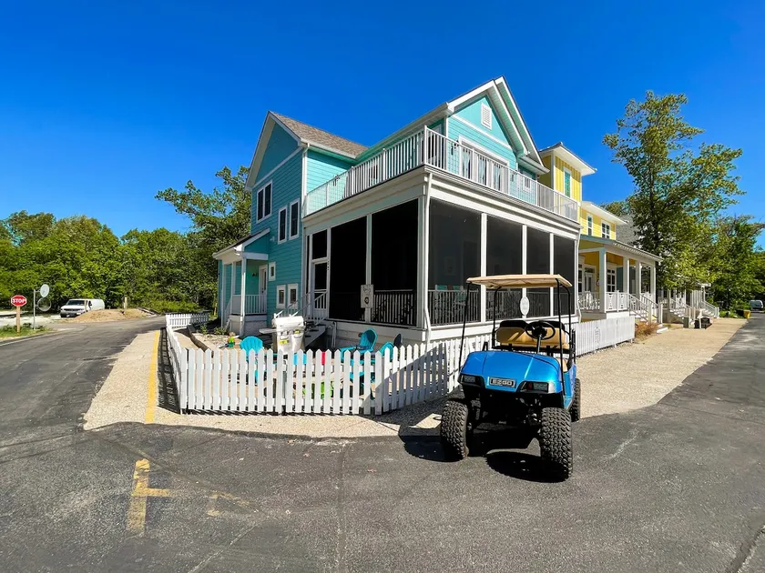 Beach Nest, Sleeps 20, 5 min. to Lake Michigan. - Image 1