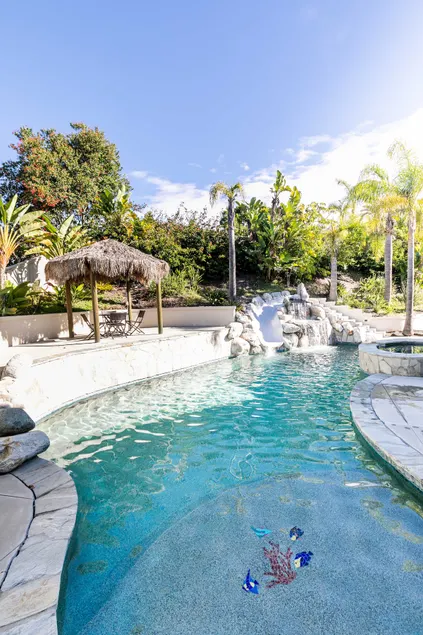 Luxurious Home  w/Hot Tub & Pool + Water Slide - Image 1