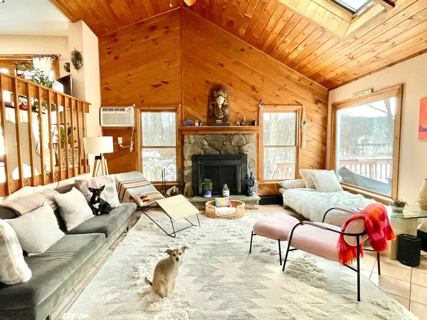 Secluded Lakefront Chalet•Firepit•Yard Dogfriendly - Image 1