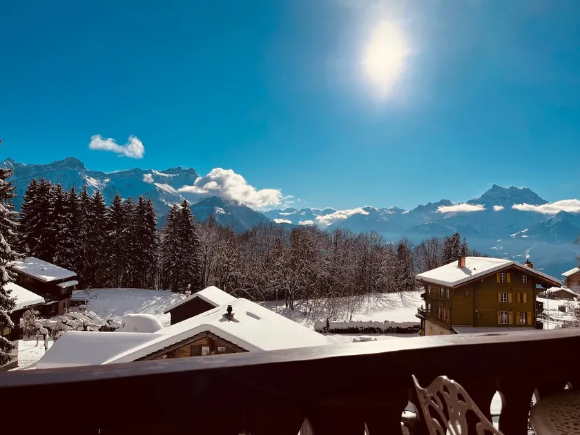 Serene 2-bedroom flat next to Aiglon College - Image 1