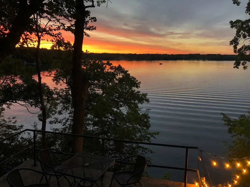 Stunning Lake Views At Sunset Ridge - Image 1
