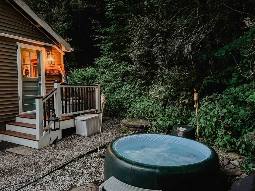 The Little Lake Cabin w/ hot tub, kayaks & firepit - Image 1
