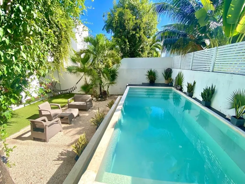 Ideal for families, pool, good location & security - Image 1