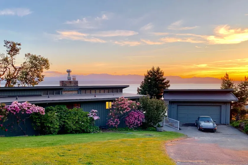 Whidbey & Chill - Mid-Century Modern Waterfront - Image 1