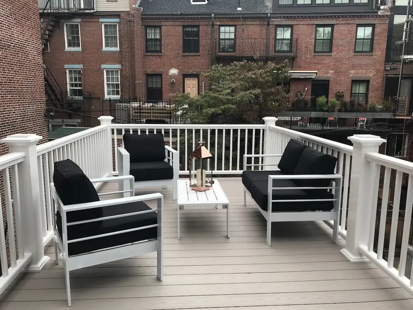 Dream Location! Private Deck, Parking for Rent - Image 1