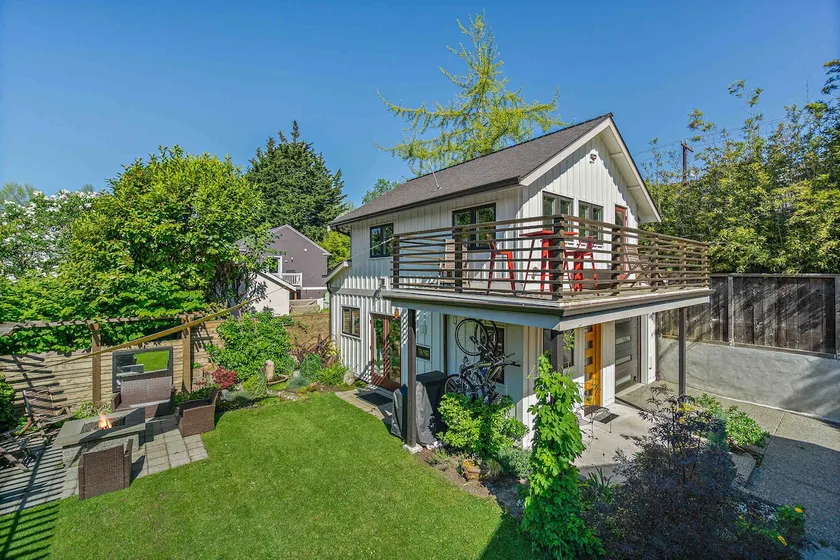 Modern Oasis in Ballard. New cottage w/ 1.5 baths - Image 1