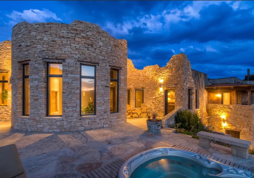 Red Rocks Oasis PrivateGuesthouseForCouples - Image 1