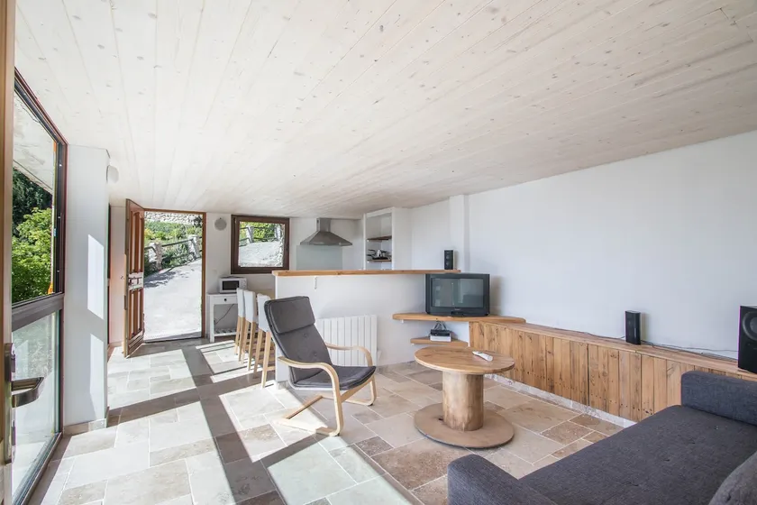 Bas de villa au milieu des oliviers. - Image 1