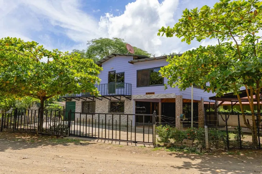 Casa Almendro Playa Panamá - Image 1