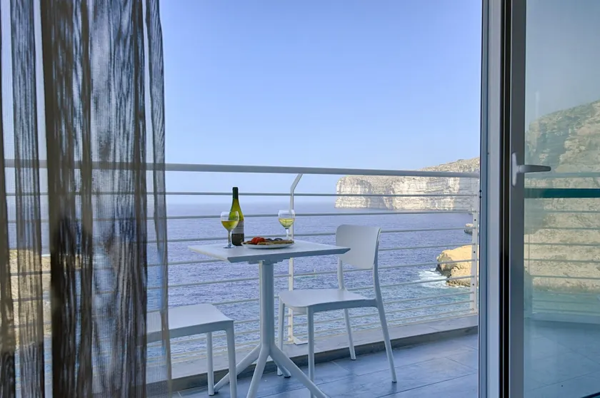 Designer Finished SeaView Apartment - Image 1