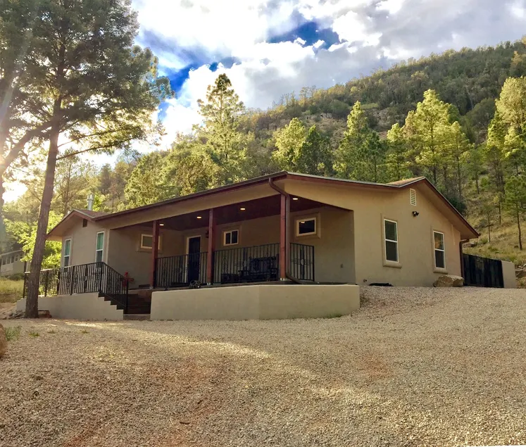 Mountainside Hideaway - Image 1
