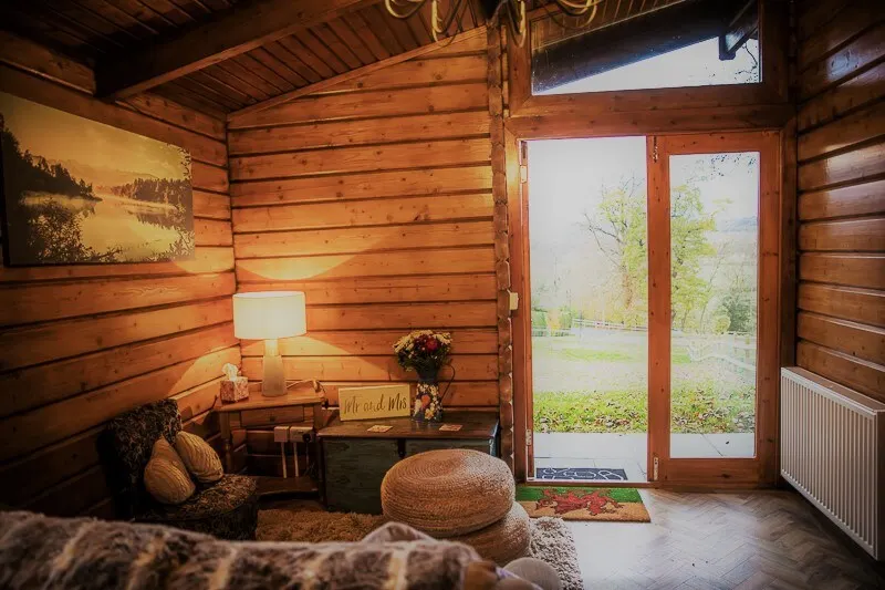 Romantic Log Cabin - Image 1