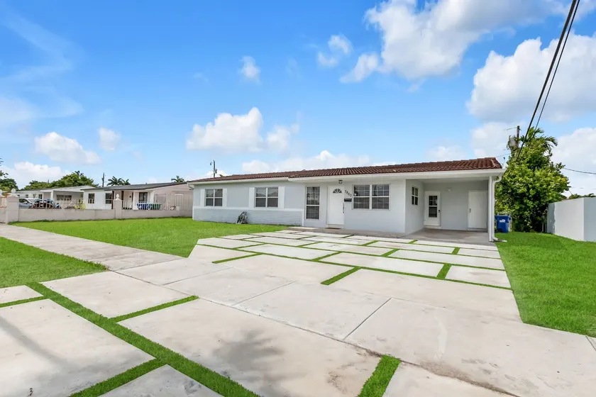 Spacious 4BR/2 bath house in Westchester - Image 1