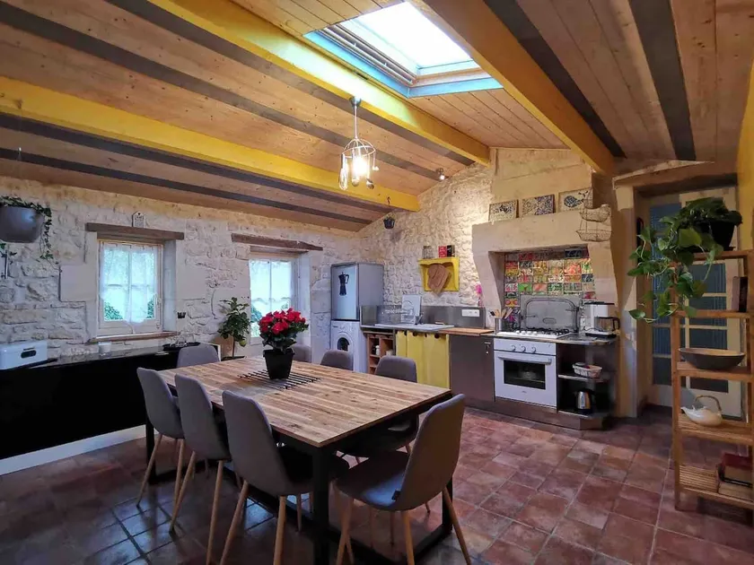 CHARENTAISE HOUSE 85 M2 with enclosed garden - Image 1