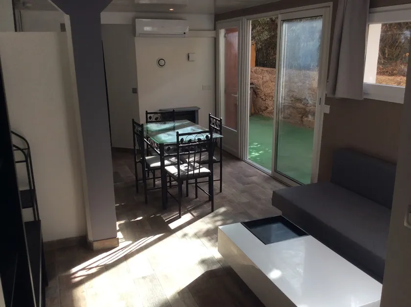 New 2 bedroom, close to beach and shops - Image 1