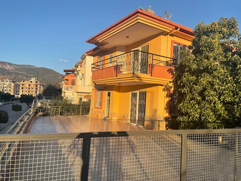 Detached Villa with Pool - Image 1