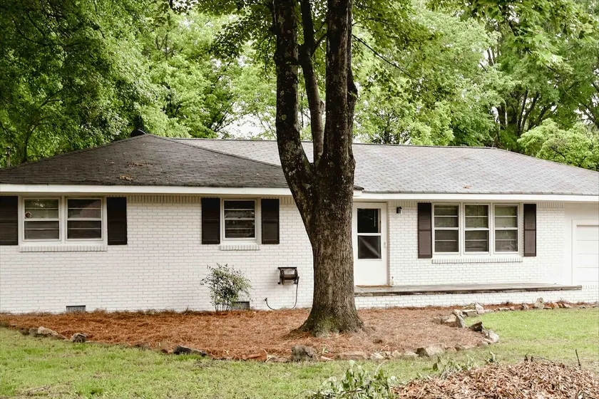 Luna's Lake Point House - Image 1