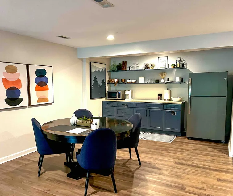 Stylish Basement Apartment With Garden View - Image 1