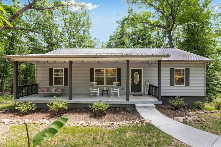 Cozy House in the Woods - 25 minutes from downtown - Image 1