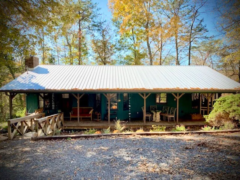 Oakleaf Hideaway | 20-Acre Cottage by Desoto - Image 1