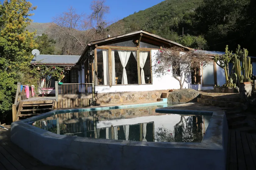Rural house with pool, hot tub and barbecue area - Image 1