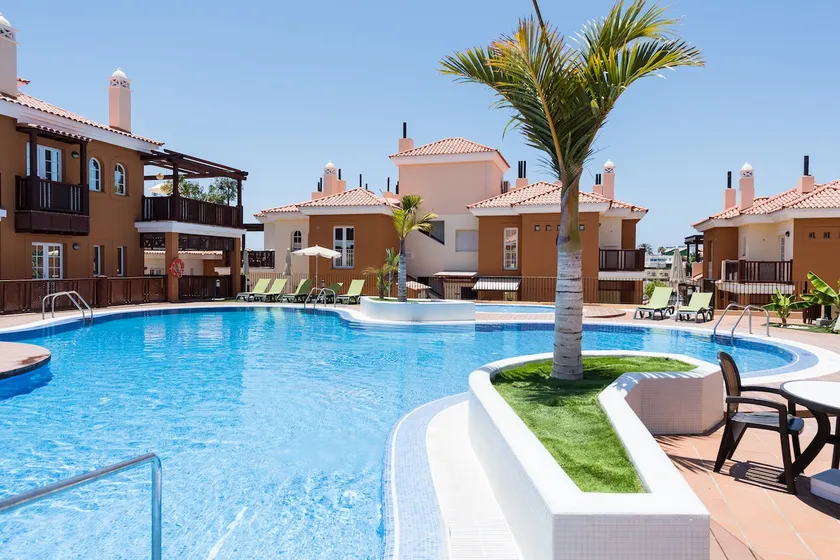 Apartment with a heated pool, 5 minutes from the beach - Image 1