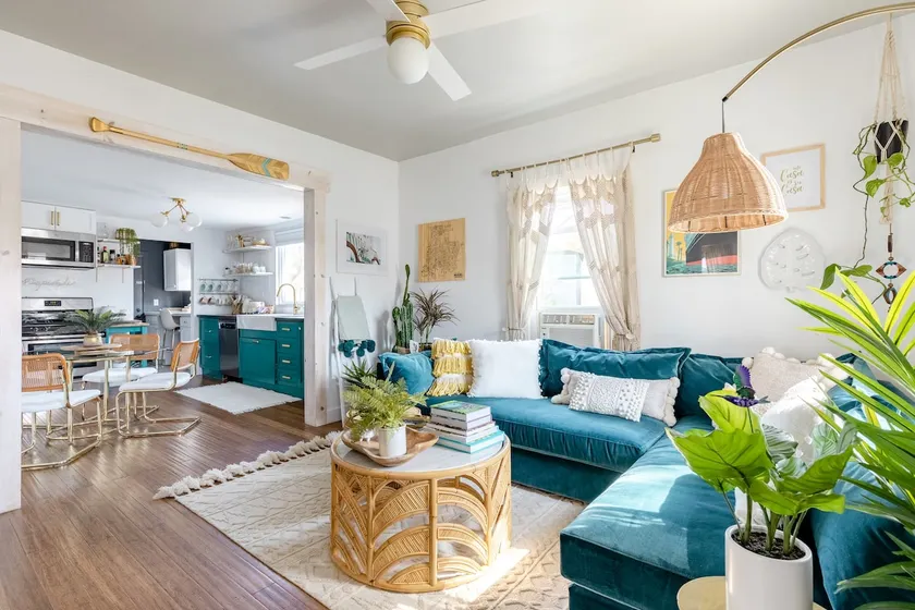 Trendy Long Beach Cottage in a Quiet Neighborhood - Image 1