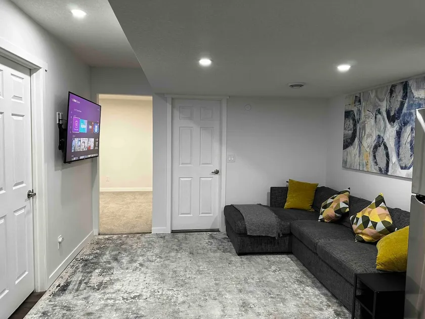 Modern Guest Suite in Calgary - Image 1