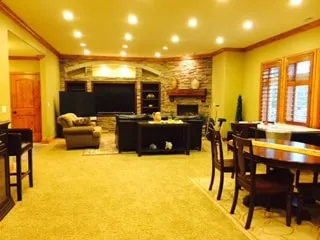 Luxury home with lake view - Image 1