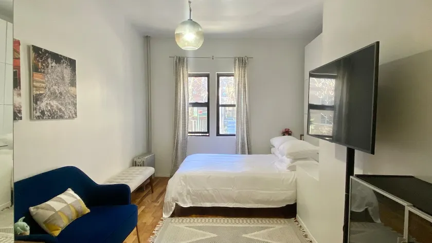 Rad location East Village NYC studio apartment - Image 1