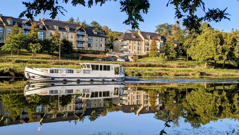 Charming canal view accommodation - Image 1