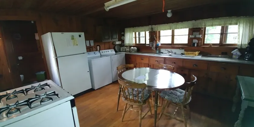 Windsor Pond spacious get-away cottage - Image 1