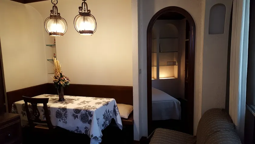 Delightful two-room apartment in an elegant building - Image 1