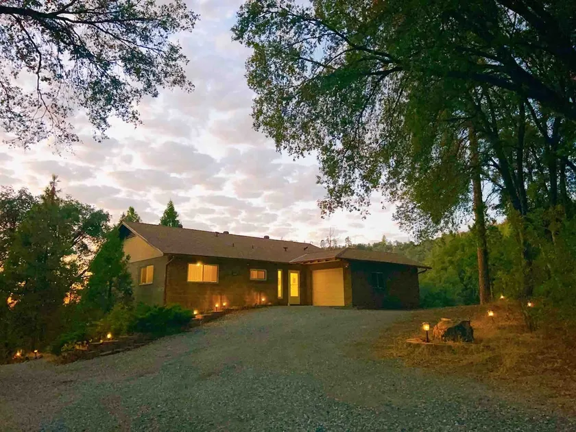 Sandstone Cottage - near Yosemite, Bass Lake - Image 1