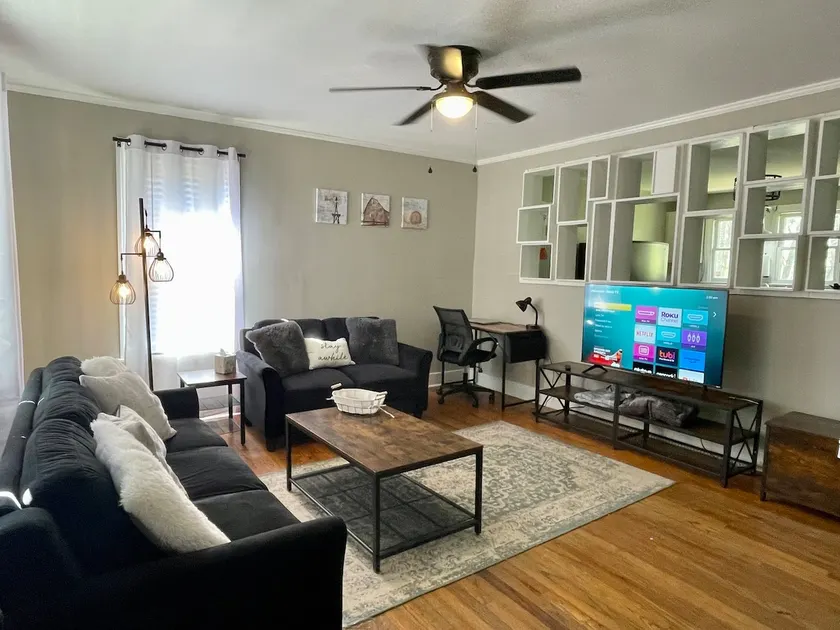 Cozy & Stylish Farmhouse - Image 1